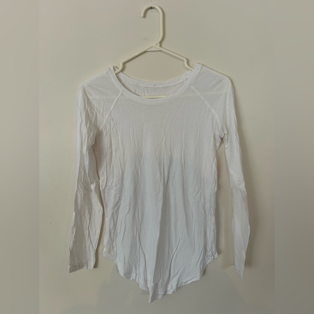 Lululemon white long sleeve T-shirt Light Weight Size 4